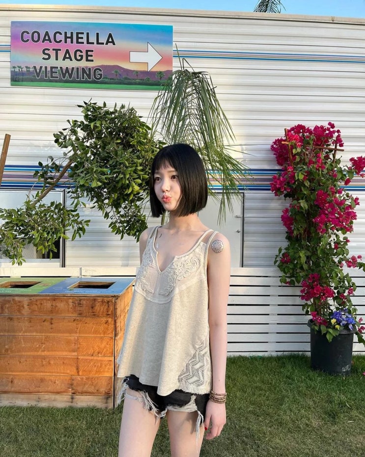 배우 이유비, 월드 스타 앤더슨 팩과 다정한 투 샷 공개 "누리꾼 깜짝 올랐다" 배우 이유비, 월드 스타 앤더슨 팩과 다정한 투 샷 공개 "누리꾼 깜짝 올랐다"
