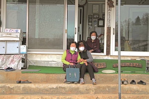 요양원 가지 마세요... 이 마을이 어르신들 지키는 법 요양원 가지 마세요... 이 마을이 어르신들 지키는 법