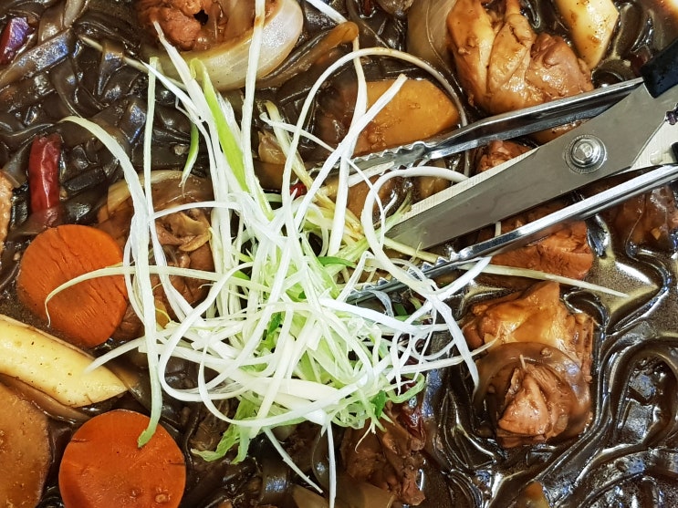 여의도 IFC몰 찜닭 맛집 &lt;홍수계찜닭&gt; 맵단의 조합 굿