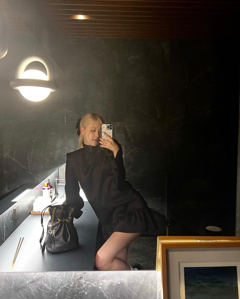 220507 BLACKPINK Rosé Instagram