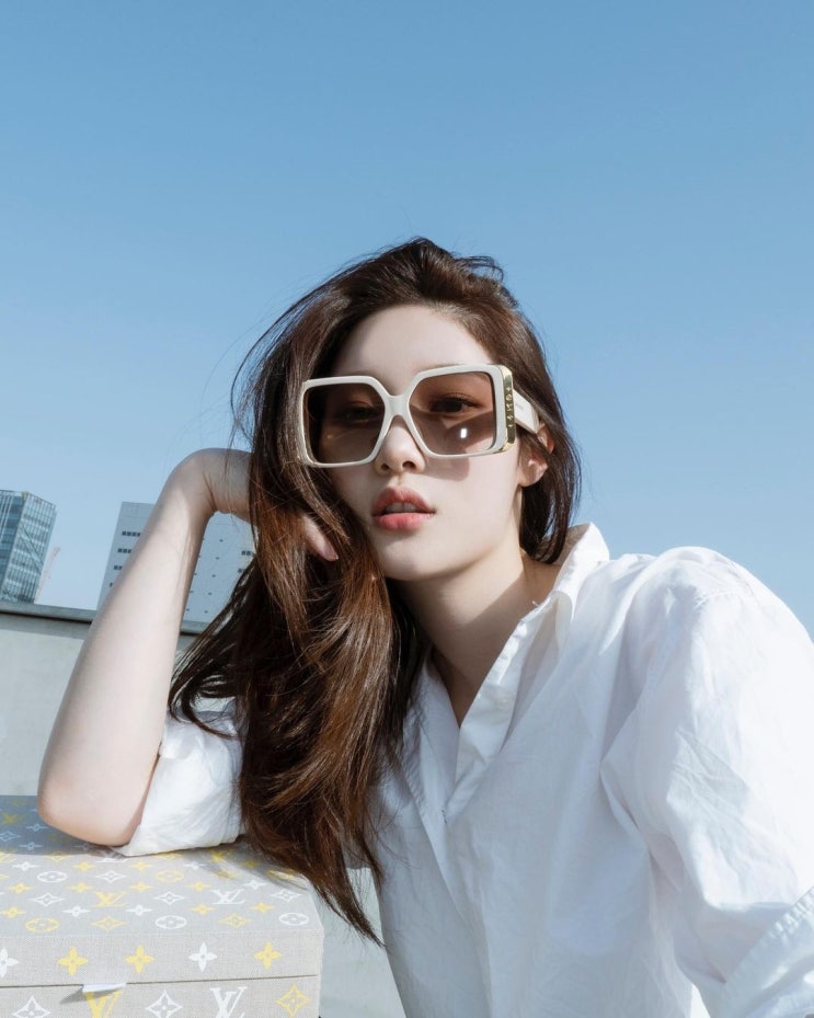 그룹 다이아 멤버 겸 배우 정채연, 선글라스 착용한 채 완벽한 비주얼 뽐내 "귀여워~" 그룹 다이아 멤버 겸 배우 정채연, 선글라스 착용한 채 완벽한 비주얼 뽐내 "귀여워~"