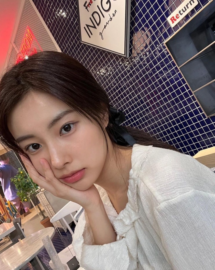 그룹 아이즈원 출신 강혜원, '일진에게 반했을 때' 셀카로 빛낸 여신급 비주얼 자랑 그룹 아이즈원 출신 강혜원, '일진에게 반했을 때' 셀카로 빛낸 여신급 비주얼 자랑