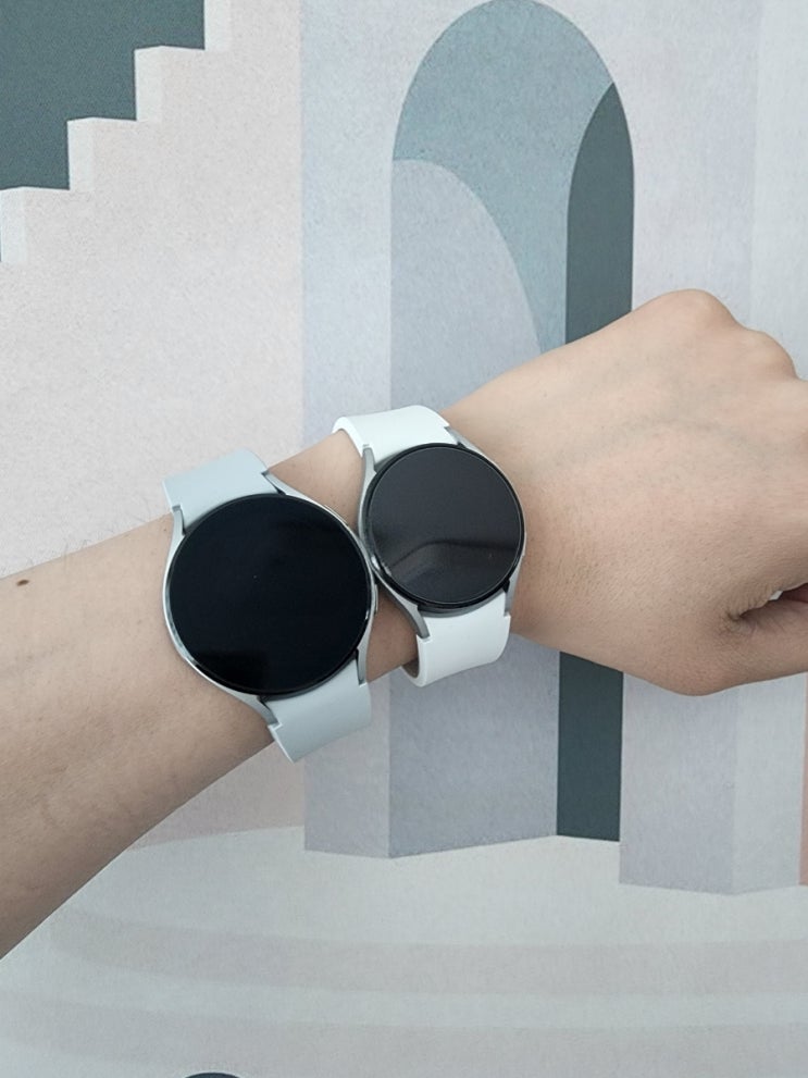  갤럭시 워치4 44mm 실버와 40mm 화이트 크기 차이는? 비교