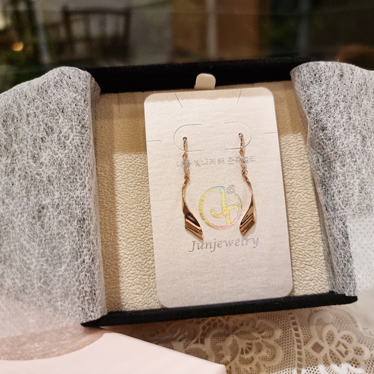 준쥬얼리 귀걸이 세련된 스타일의 14k 드롭귀걸이 준쥬얼리 귀걸이 세련된 스타일의 14k 드롭귀걸이