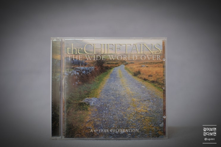 치프턴스 the CHIEFTAINS - THE WIDE WORLD OVER (2002)