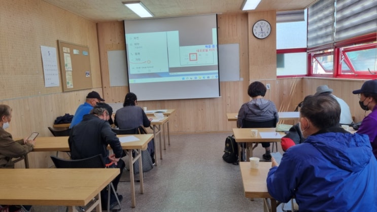  [송림종합사회복지관] 스마트폰활용교육 2회 - 카카오톡 피싱 알아보고 주의하기, 내 위치 가족에게 알리기, 음성 입력으로 글자 입력하고 채팅하기 등 실습하기