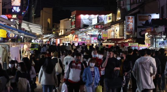 거리두기 풀리자 ‘인산인해’…‘분노의 외식족’ 쏟아져 나왔다