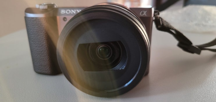  SONY 미러리스 카메라 E-Mount Sel20F28  단렌즈(펜케이크렌즈 / 셀카렌즈) 개봉기 및 사용 리뷰