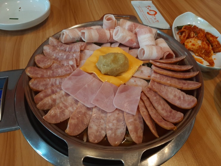  [호치민/7군 푸미흥] 부대찌개가 정말 맛있는 "맛나 감자탕" - 이 집의 주력메뉴는 부대찌개