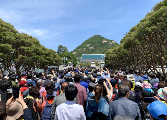 靑 와보니 조선궁궐 같아…서민과 멀어지는 이유 알겠다 靑 와보니 조선궁궐 같아…서민과 멀어지는 이유 알겠다