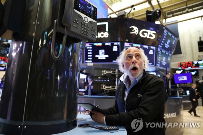 S&P 500, 1년여 만에 4,000선 붕괴…나스닥 4.3%↓ S&P 500, 1년여 만에 4,000선 붕괴…나스닥 4.3%↓