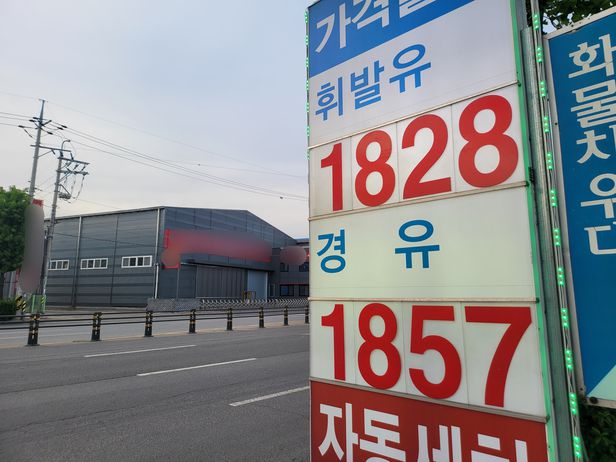 경유 왜 비싼가 했더니... 정유사, 휘발유보다 더 올렸다 경유 왜 비싼가 했더니... 정유사, 휘발유보다 더 올렸다
