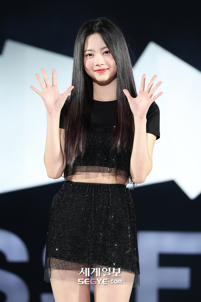 순백의 여신 '설현', 완벽한 미모 '한소희' 순백의 여신 '설현', 완벽한 미모 '한소희'