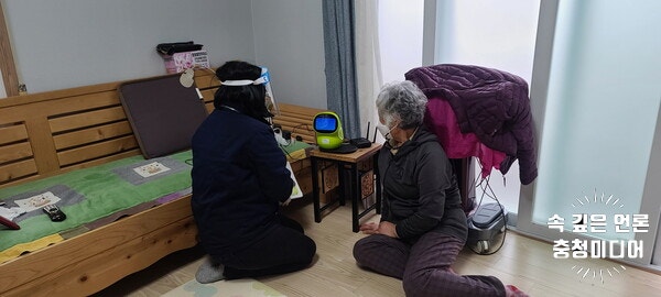  영동군, 인공지능(AI)케어로봇 ‘다솜이’ 비대면 돌봄 제공