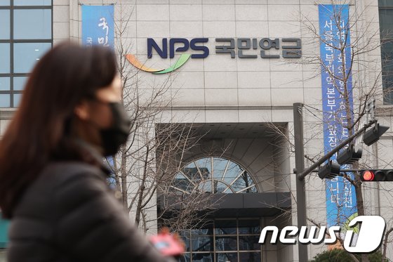 국민연금 월 200만원 이상 수급자 2472명…1년 만에 5배 '껑충' 국민연금 월 200만원 이상 수급자 2472명…1년 만에 5배 '껑충'