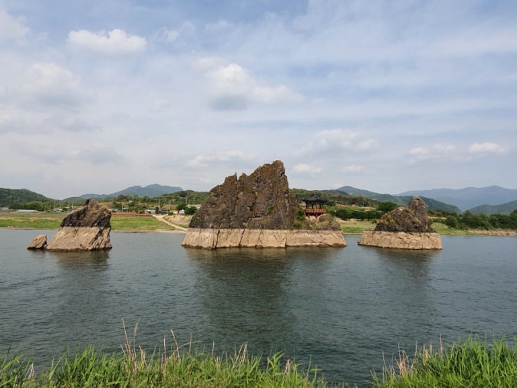단양 가볼만한 곳 : 남한강, 도담삼봉, 석문, 만천하 스카이워크, 고수동굴