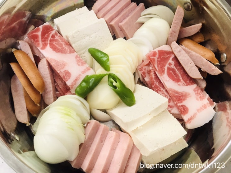  비비고 사골곰탕으로 부대찌개 끓이기 (내돈내산)