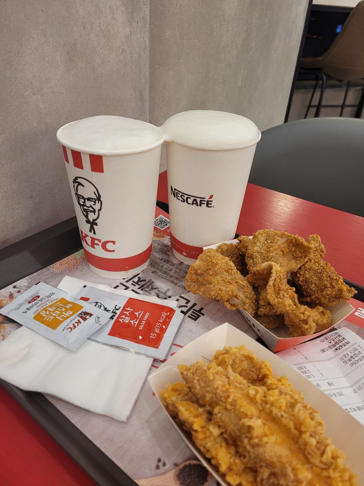 KFC 맥주 쪼아 유성낮술 가능 닭껍질튀김이랑 휠레랑 먹기