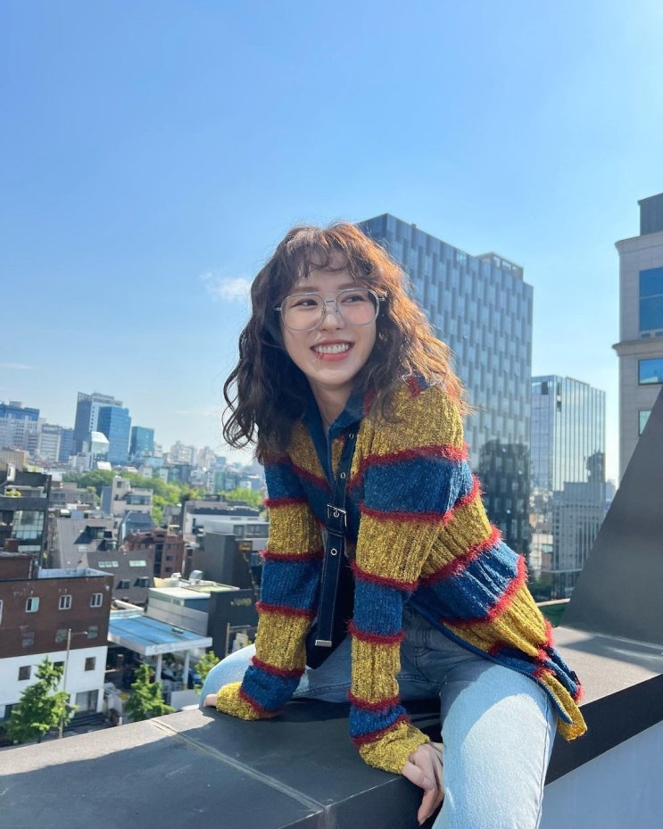 레드벨벳 웬디, 고층 옥상 난간에 앉아 여유만만 "위험해" 아찔한 셀카에 팬들 걱정 레드벨벳 웬디, 고층 옥상 난간에 앉아 여유만만 "위험해" 아찔한 셀카에 팬들 걱정