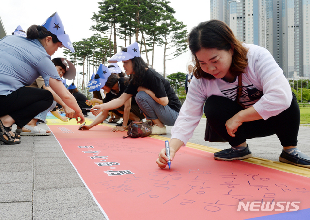 "사회성 키우려다 밥 굶을 판"…장애인 두번 울리는 '시간차감제' "사회성 키우려다 밥 굶을 판"…장애인 두번 울리는 '시간차감제'