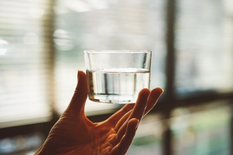 혈관질환 예방 비법: 아침 물 한 잔 마시기