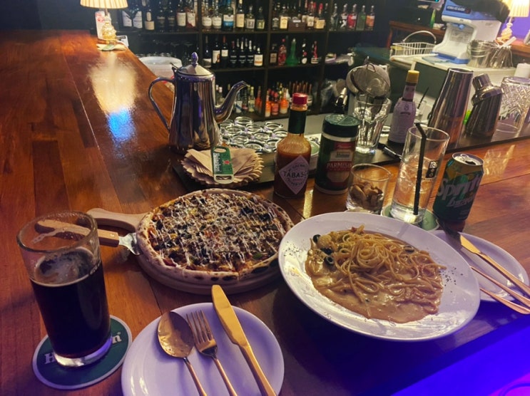  울산 달동 술집 B1 비원 / 두가지 컨셉으로 공간이 분리된 이색적인 펍