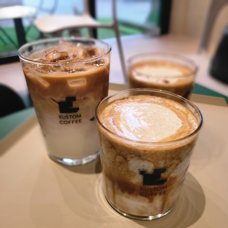 [목동 맛집]라떼매니아들의 인생라떼️ 카페《커스텀커피》흑임자크림라떼,카페라떼