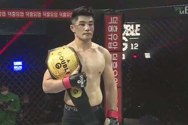  정윤재, 박정민 판정으로 잡고 '더블지FC 3대 웰터급 챔피언' 등극