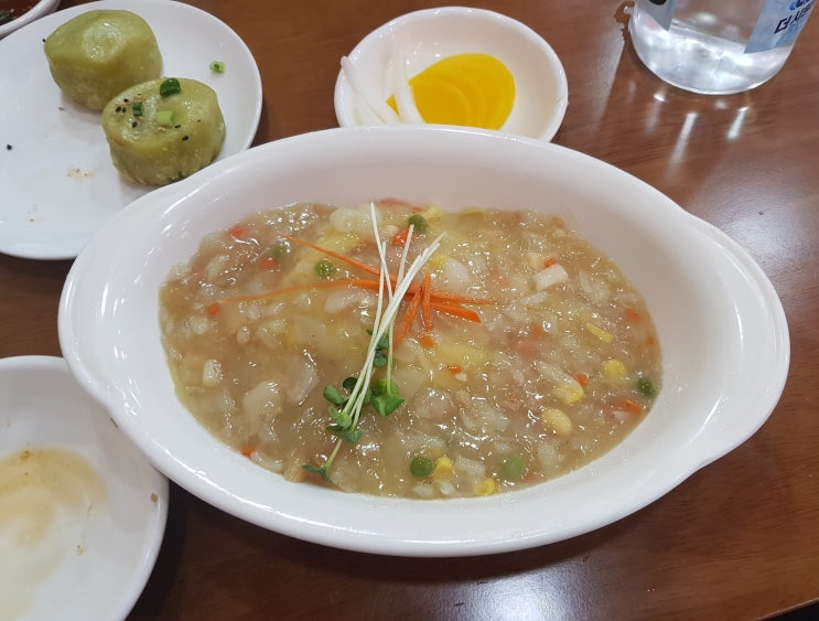 인천 차이나타운 맛집 럭키차이나 : 하얀 짜장, 성젠바오 후기!