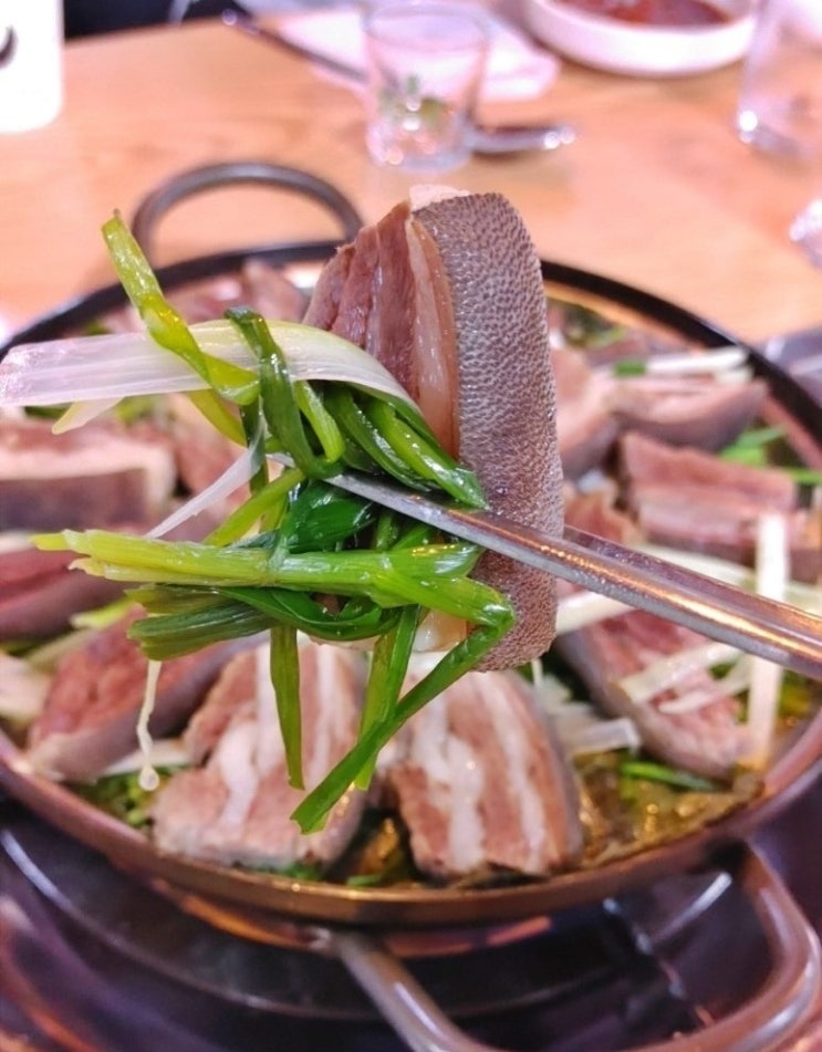  안성 흑염소맛집 진주공원, 흑염소수육과 흑염소전골