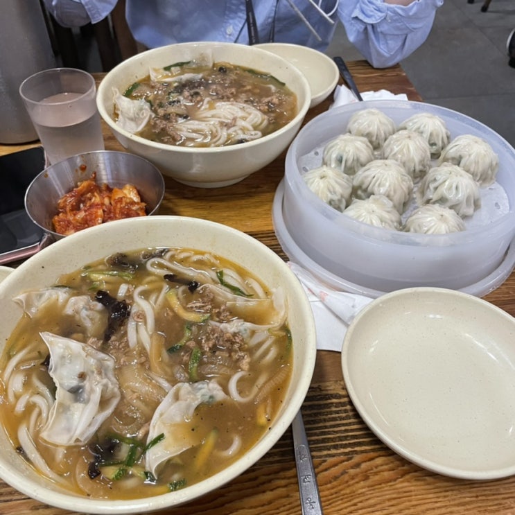  명동역 맛집 명동교자 칼국수+만두+마늘김치 조합~