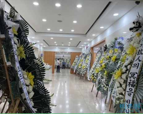 사람 살리는 곳에서 장례라니…병원 장례식장의 불편한 진실 사람 살리는 곳에서 장례라니…병원 장례식장의 불편한 진실