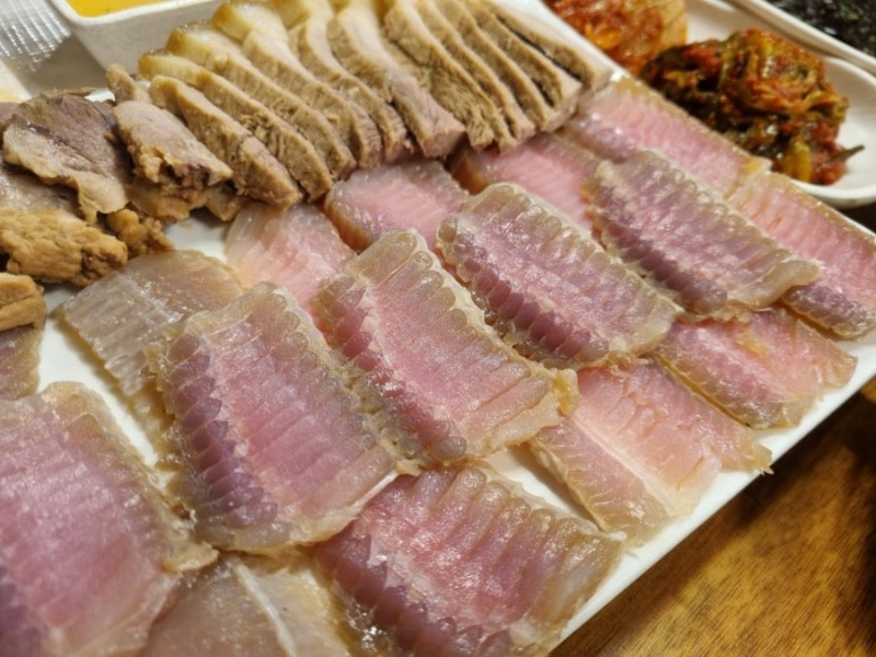 [경산/정평동/맛집] 신유람 홍어마을, 가수 사장님/홍어삼합/홍어 첫 도전/계속 생각나는 맛