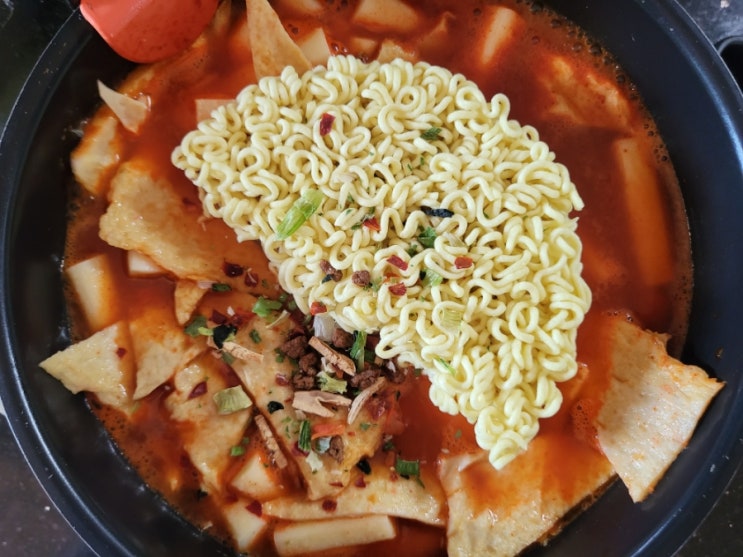  청미담 / 72시간의 숙성 시간을 거쳐 진한 로제떡볶이 국물떡볶이 밀키트