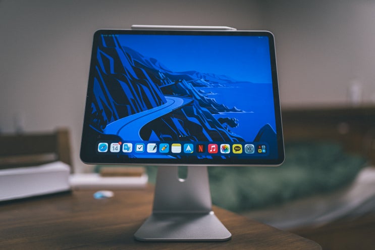  데스크테리어, 파우트 EYES11 아이패드 마그네틱 거치대 후기