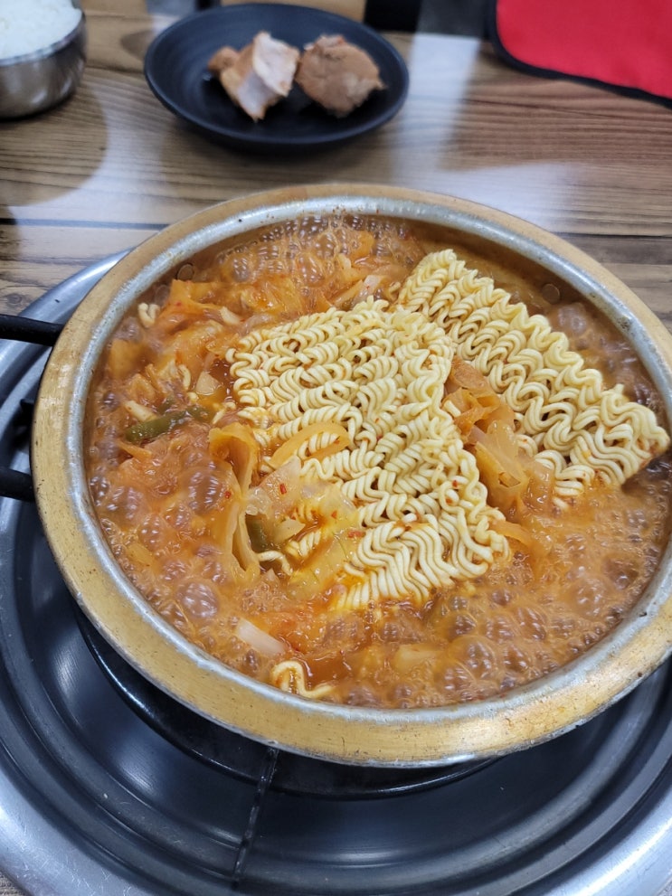  대구 김치찜 :: 한식 맛집 김치찜과 김치찌개, 돼지찌개 전문점 동구 신천동 동성로 김치찜 솔직 후기