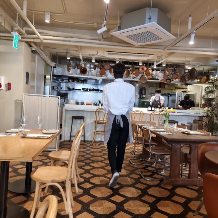  가로수길 레스토랑 'ebt'
