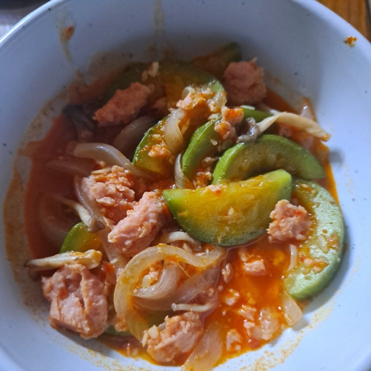  어글리어스에서 받은 채소로 만든 스팸애호박찌개