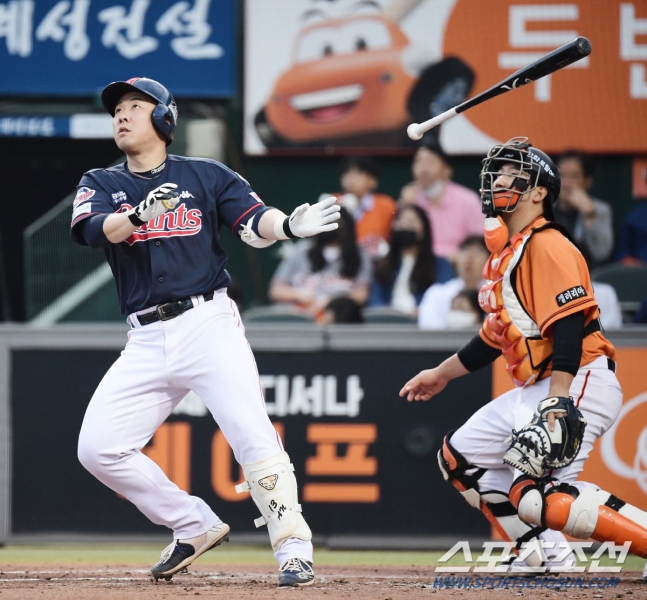 <5월13일> [스포츠조선] 안치홍 6타점-반즈 6이닝 무실점, 한화를 만나....