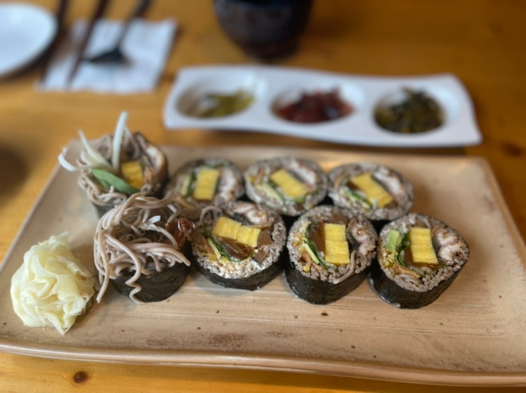  빼어났던 강남구청역맛집 136길 육미  ( 메밀김밥, 가마솥밥 )