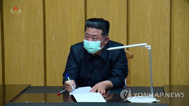 김정은, '1호약품'까지 내놓으며 안간힘…'대동란' 위기감 증폭 김정은, '1호약품'까지 내놓으며 안간힘…'대동란' 위기감 증폭