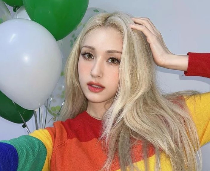 전소미, 초미니 스커트 입고 우월한 각선미로 시선 사로 잡아 "두 눈 동그래졌다" 전소미, 초미니 스커트 입고 우월한 각선미로 시선 사로 잡아 "두 눈 동그래졌다"