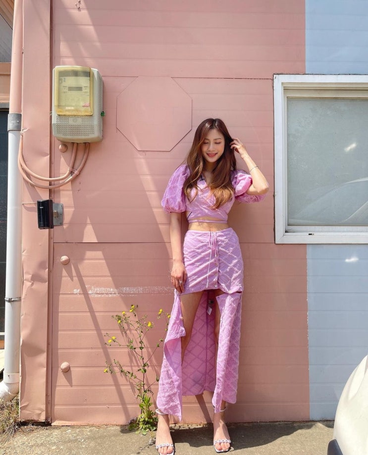 에이핑크 오하영, 복근이 살짝 드러나는 은근한 노출...상큼한 미소 지으며 과즙미 넘치는 매력 에이핑크 오하영, 복근이 살짝 드러나는 은근한 노출...상큼한 미소 지으며 과즙미 넘치는 매력