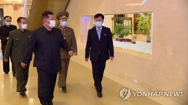 北, 신규발열자 30만 육박·누적 42명 사망…"치료법 몰라 늘어" 北, 신규발열자 30만 육박·누적 42명 사망…"치료법 몰라 늘어"