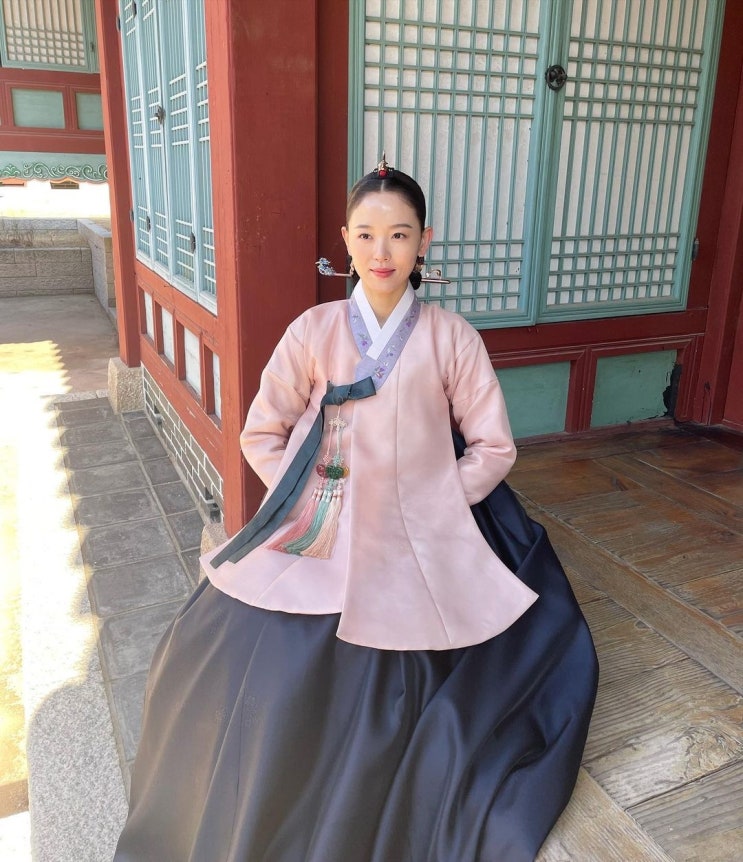 '붉은 단심' 강한나, "이렇게 고울 수가" 우아하고 단아한 한복 자태로 사극 여신 등극 '붉은 단심' 강한나, "이렇게 고울 수가" 우아하고 단아한 한복 자태로 사극 여신 등극
