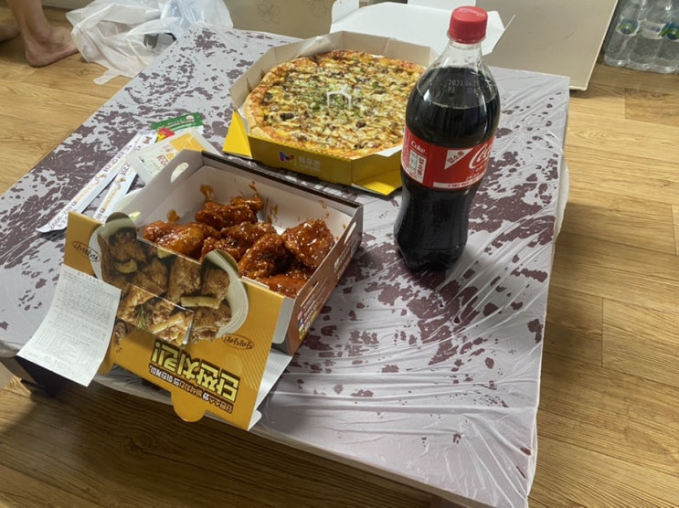  시원한 저녁에 또래오래 치킨피자와 맥주한잔
