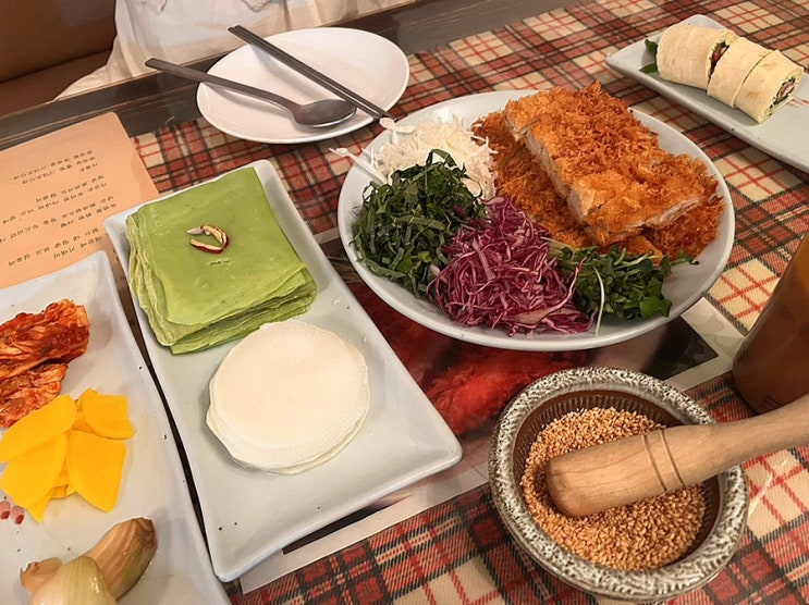  돈가스를 쌈에 싸먹는 학동 맛집 "데이지"