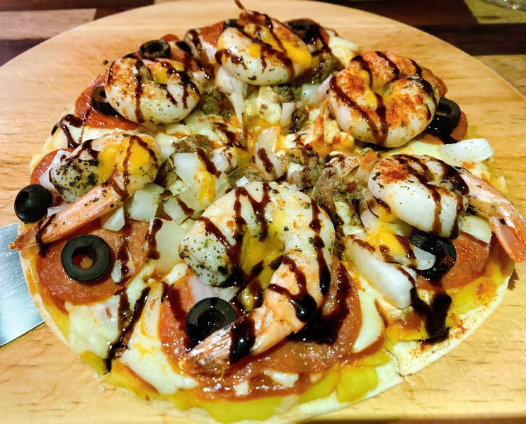   전주시 금암동 전북대 구정문 펍 PUB 술집 위스키 맥주 칵테일 떡볶이 피자 감바스 술찜 데이트 분위기 감성 "너를 기다리는 동안"