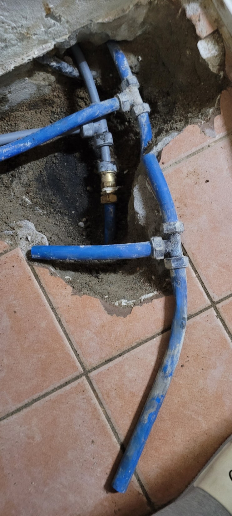  인천구월동누수탐지 3층과 2층이 동시다발로 누수가 발생하여 오랫동안 1층이 피해를 입은 사례