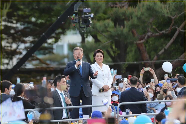 2022.05.09 청와대 사랑채앞 <b>문재인</b> <b>대통령</b> 마지막 퇴근길... 